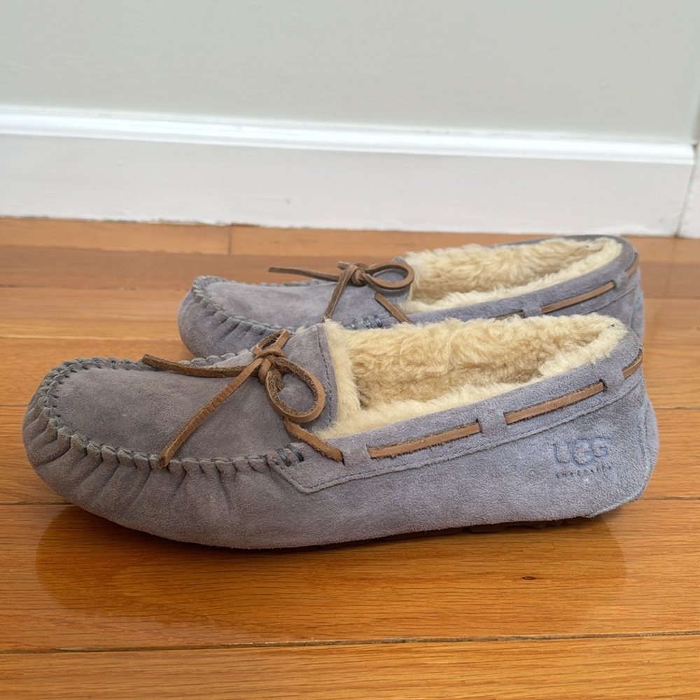 UGG Women's Dakota Moccasin Shoes - Picture 4 of 11